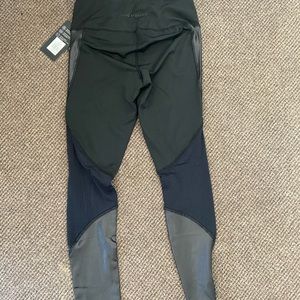 🆕BCBG active legging size s